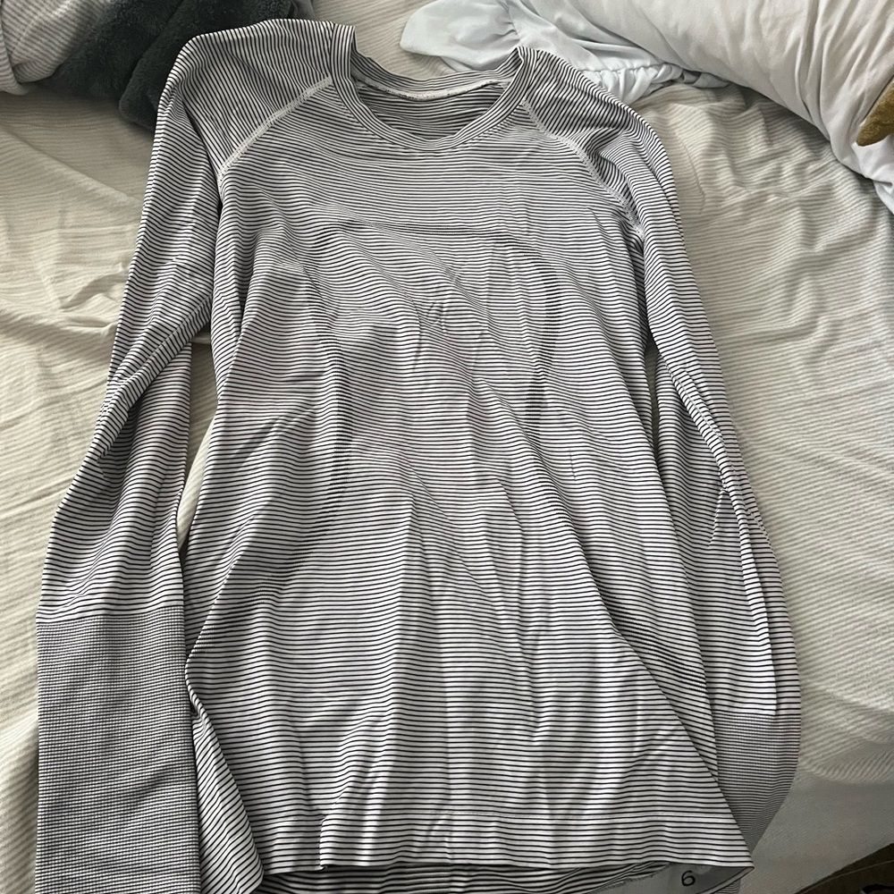 black and white thin strip lululuemon swiftly tech